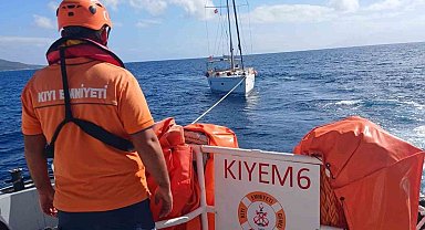 Bodrum'da makine arızası nedeniyle sürüklenen tekne kurtarıldı