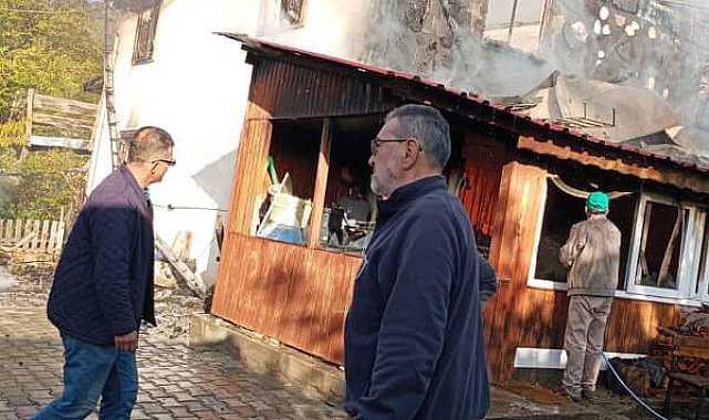 Bolu'da 2 katlı ev küle döndü