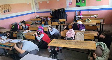 Bolvadin'de okullarda deprem ve tahliye tatbikatı