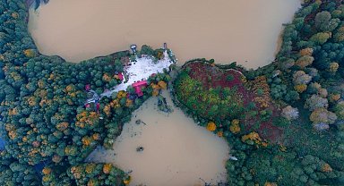 Borçka Karagöl'e en çok sonbahar renkleri yakışıyor