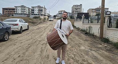 Bozuk yollara davulla maniyle tepki gösterdi