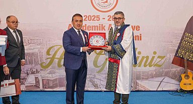 BŞEÜ'de Akademik Yıl Açılışı ve Cübbe Giyme Töreni düzenlendi