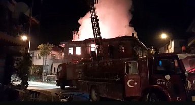 Burdur'da 2 katlı evde yangın