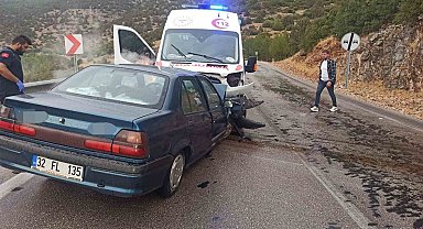 Burdur'da ambulans ile otomobil çarpıştı: 4 yaralı