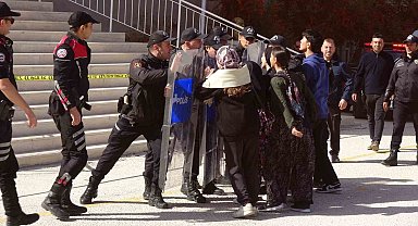 Burdur'da deprem tatbikatında öğrencilerin oyunculuğu gerçeği aratmadı