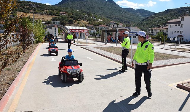 Burdur'da öğrencilere trafik güvenliği eğitimi