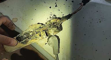 Burdur'da prize takılan uzatma kablosu yangına sebep oldu