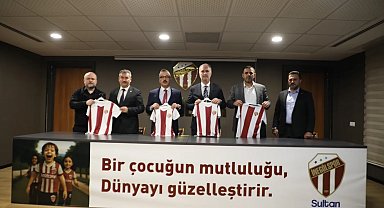 Bursa İnegöl'den 60 bin öğrenciye forma ve eşofman kampanyası