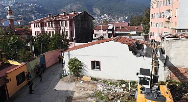 Bursa Osmangazi Belediyesi'nden tarihi koruyan yıkım