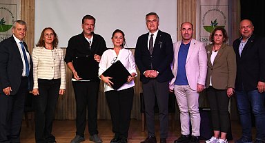 Bursa Osmangazi Belediyesi'nin okuma tiyatrosuna yoğun ilgi