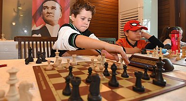 Bursa Osmangazi'de Cumhuriyet ruhu satranç turnuvasıyla canlandı