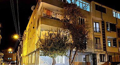 Bursa'da 3'üncü kattan düşen genç yaralandı