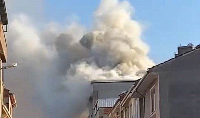 Bursa'da 5 katlı binanın çatısında yangın