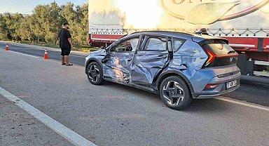 Bursa'da kamyon otomobille çarpıştı: 1 yaralı