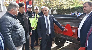 Bursa'da, "Trafikte Görünür Ol" projesi çerçevesinde traktör kullanıcılarına ekipman desteği