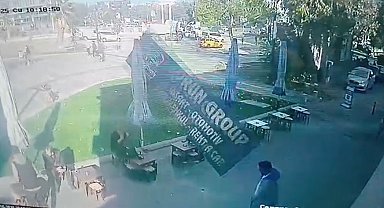 Bursa'da şiddetli lodos tabelayı uçurdu: Kafedeki 2 kişi tabelanın altında kalmaktan son anda kurtuldu