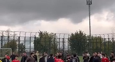 Bursa'da U16 maçında yumruklar konuştu