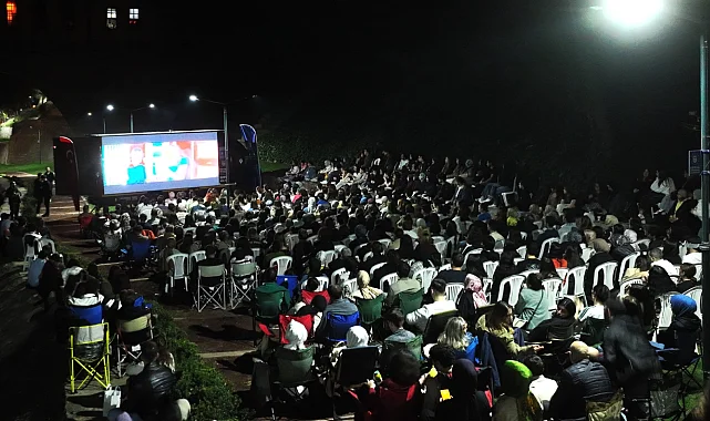 Bursa'da açık havada sinema keyfi