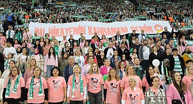 Bursa'da yeşil-beyaz tribünlerde pembe farkındalık