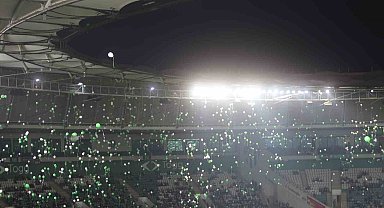 Bursaspor taraftarları minik Çağan Ata'nın mücadelesini kutladı