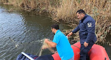 Büyük Menderes'teki yasak ağlar temizlendi