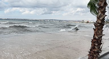 Büyükçekmece'de lodos etkili oldu