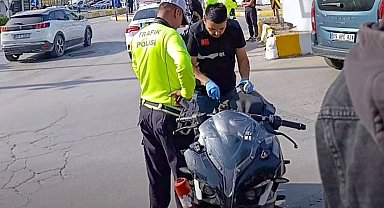 Çalıntı motosikletle kaza yaptı, polisten kaçamadı