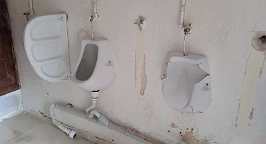 Cami abdesthanesine, tuvaletlerine ve evliya kabirlerinin taşlarına zarar verildi