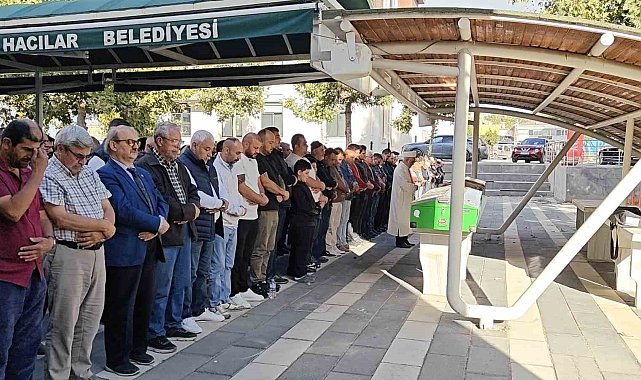 Cami çıkışında evlerinin önünde öldürülen karı-koca toprağa verildi