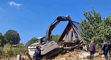 Çanakkale'de 16 kaçak yapı yıkıldı