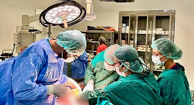 Çanakkale'de ilk kez TAR yöntemi ile dev insizyonel herni onarımı gerçekleştirildi