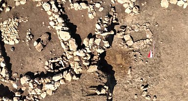 Çayönü Tepesi'nde 8 mezar gün yüzüne çıkarıldı