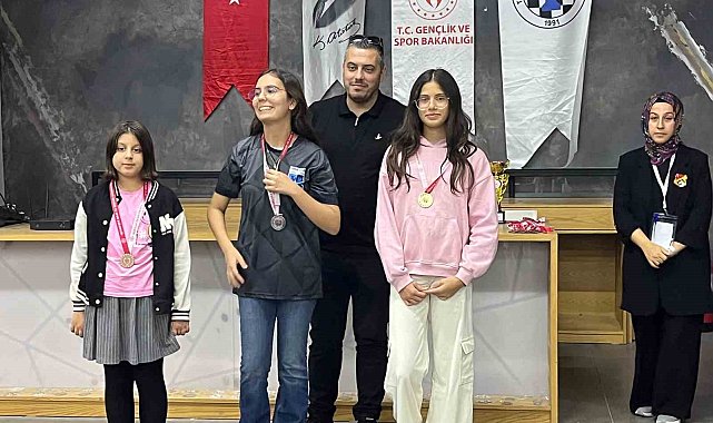 Çeşme Belediyespor genç satranççılarından gururlandıran başarı