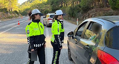 Çeşme-İzmir eski yolunun trafik güvenliği kadın polis memurlarına emanet