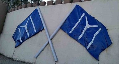 CHP'li Bilecik Belediyesinin 'Kayı Bayrağı' ve 'Osmanlı Arması'nı söktürmesine tepki