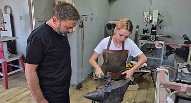 Çırak bulamayan UNESCO'lu usta sanatını kızına öğretiyor