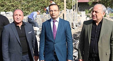 Cizre'de Abdaliye Medresesi'nin yıkılan tarihi duvarı yeniden inşa ediliyor