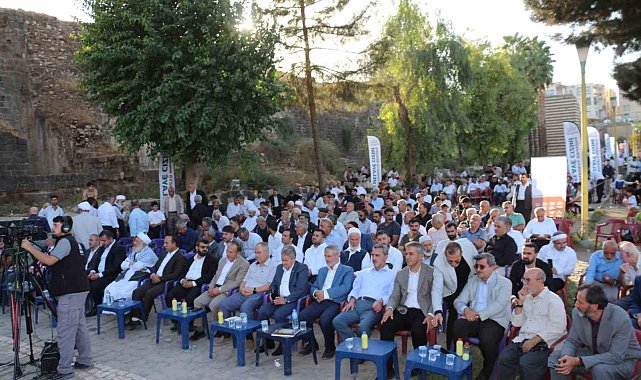 Cizre'de "Aşk ve İrfan Göklerinin Yıldızı: Melaye Ciziri" paneli düzenlendi