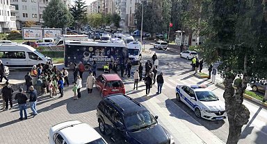 Çorum'da halk otobüsü kamyona çarptı: 22 öğrenci yaralandı