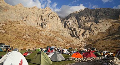 Cumhuriyet'in 102. yılında dağcılar, Emler Zirvesi'nde buluşacak