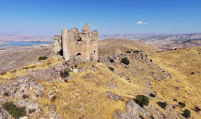 Dağcılar ve tarih tutkunları bin yıllık Mor Ahron Manastırı'nda buluştu