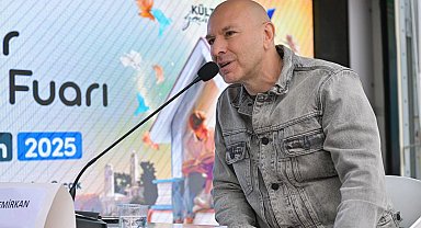 Demir Demirkan İzmir'de bu kez edebiyat sahnesinde buluştu