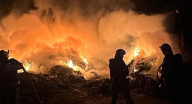 Denizli'de bir iş yeri alev alev yandı