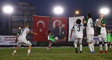 Denizli'de Gençler "Cumhuriyet" için sahaya çıktı