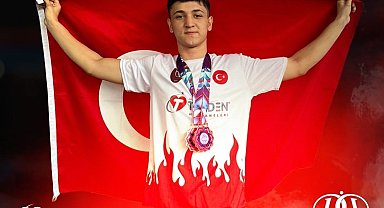 Denizlili Arda kick boksta Dünya 3.'sü oldu