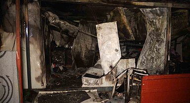 Depremzede ailenin yaşadığı konteyner alevlere teslim oldu: Anne ve 2 evladı dumandan etkilendi