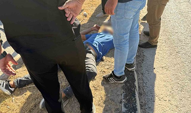 Devrilen motosikletliye araç çarptı: 1 yaralı