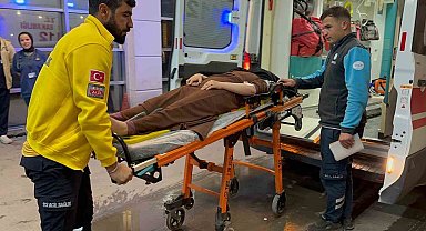 Devrilen motosikletteki 4 kişi yaralandı