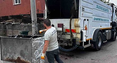 Dilovası'nda çöp konteynerleri dezenfekte ediliyor