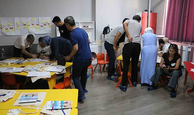 Diyarbakır'da öğretmenlerin mesleki gelişimine katkı sağlayan eğitimler devam ediyor